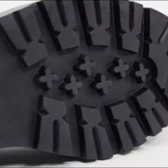 !! NEW !! Chunky Lug Sole Chelsea Rain Boots in Black Shine - Picture 5 of 5